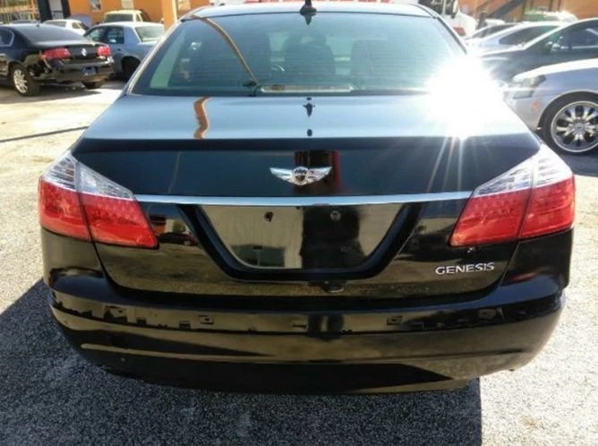 2011 Hyundai Genesis - Image 6 of 8
