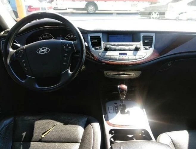 2011 Hyundai Genesis - Image 7 of 8