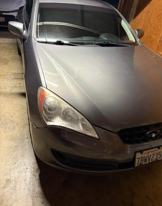 2011 Hyundai Genesis - Image 11 of 15