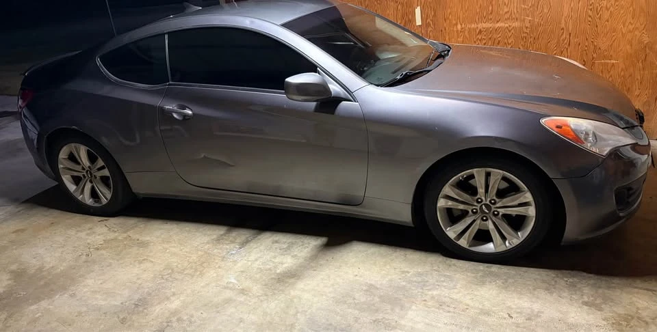 2011 Hyundai Genesis - Image 8 of 15