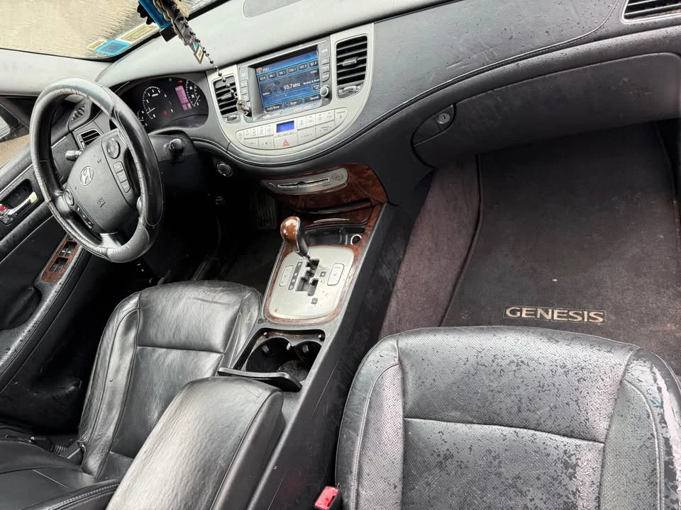 2011 Hyundai Genesis - Image 12 of 16