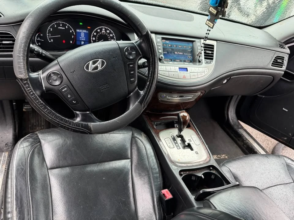 2011 Hyundai Genesis - Image 15 of 16