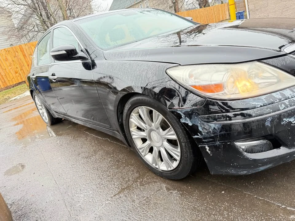 2011 Hyundai Genesis - Image 9 of 16