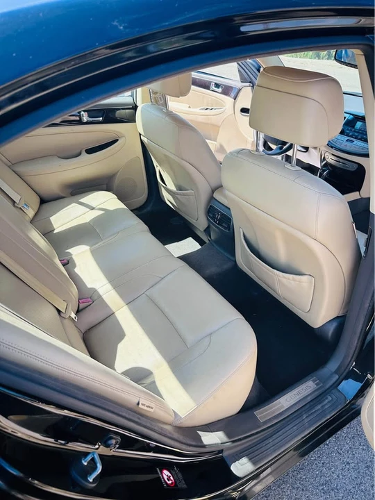 2011 Hyundai Genesis - Image 11 of 17