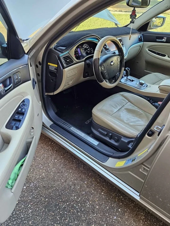 2011 Hyundai Genesis - Image 2 of 8