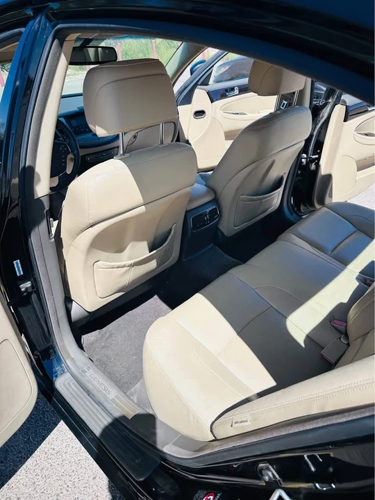2011 Hyundai Genesis - Image 12 of 17