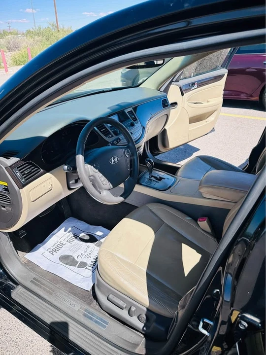 2011 Hyundai Genesis - Image 14 of 17