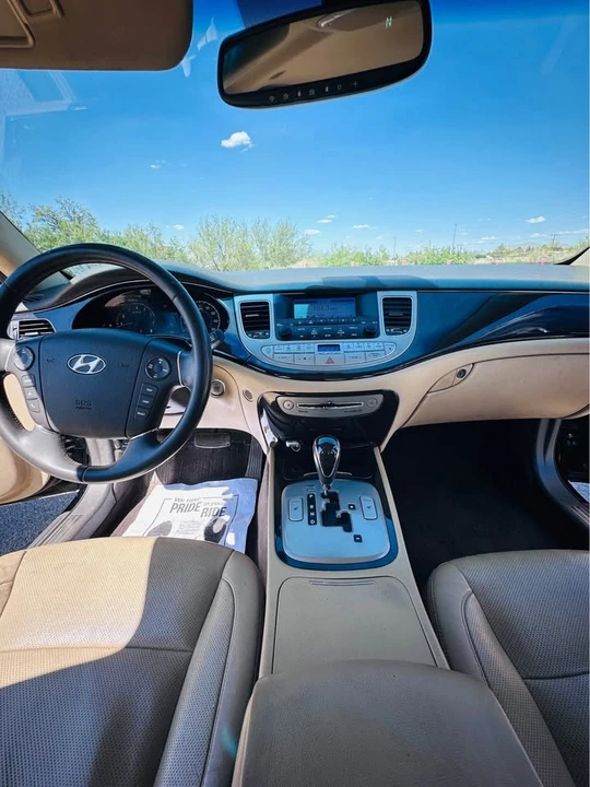 2011 Hyundai Genesis - Image 16 of 17