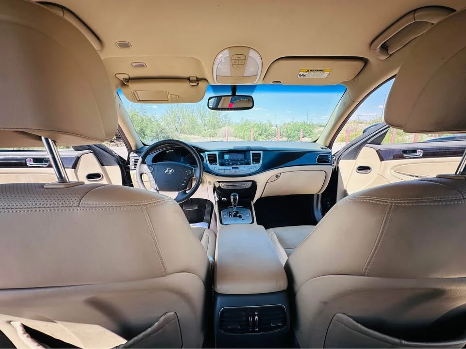2011 Hyundai Genesis - Image 15 of 17