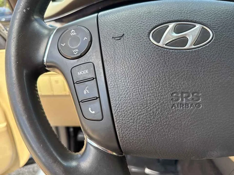 2011 Hyundai Genesis - Image 6 of 17