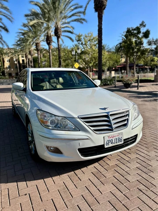 2011 Hyundai Genesis - Image 2 of 14