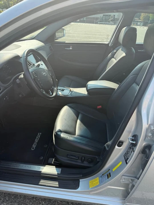 2011 Hyundai Genesis - Image 11 of 16