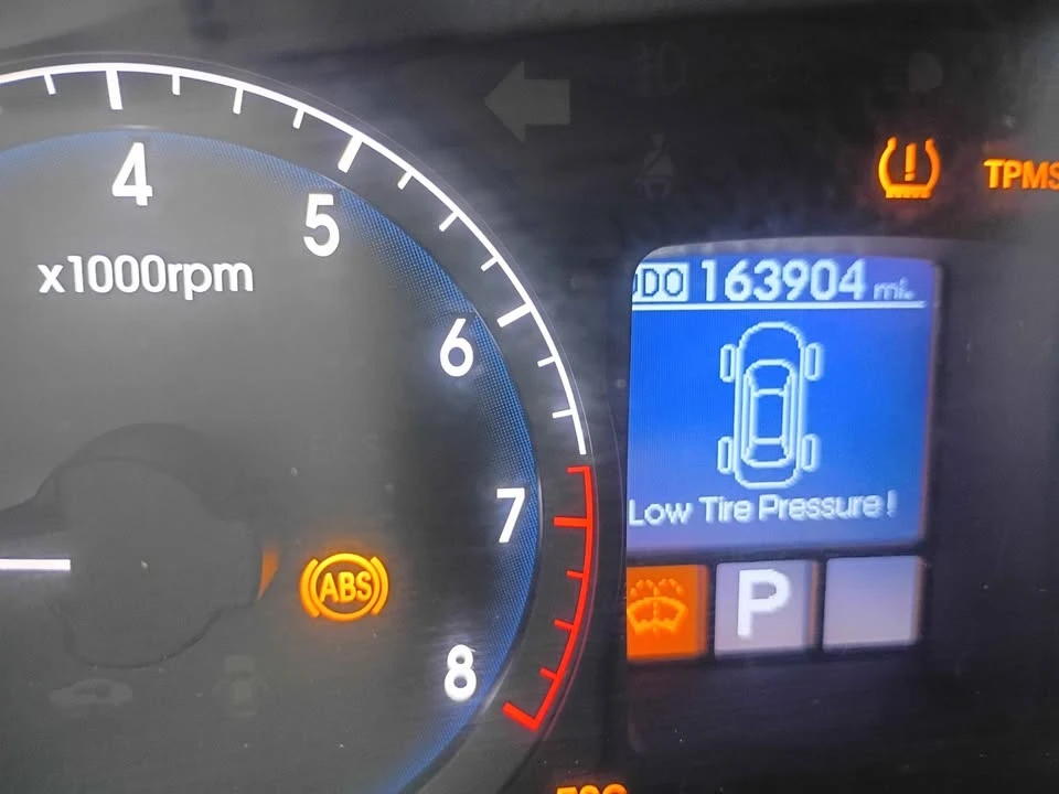 2011 Hyundai Genesis - Image 7 of 7