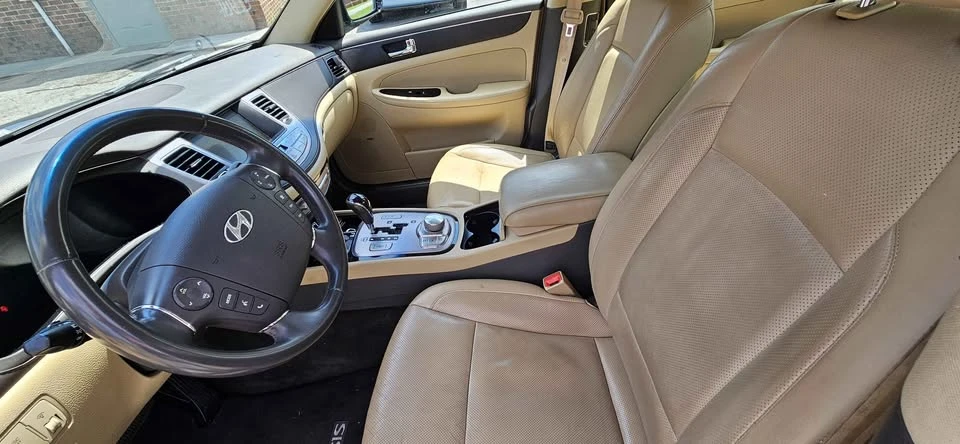 2011 Hyundai Genesis - Image 6 of 8