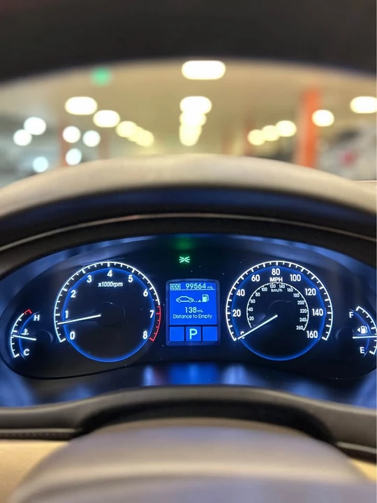 2011 Hyundai Genesis - Image 9 of 11