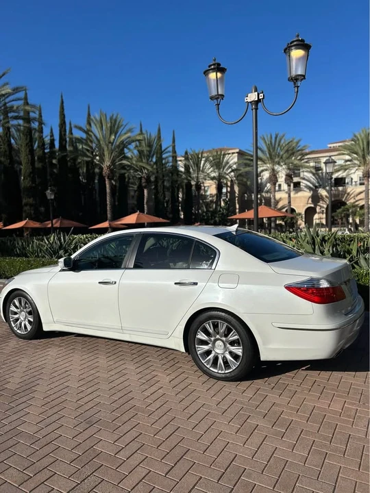 2011 Hyundai Genesis - Image 6 of 14
