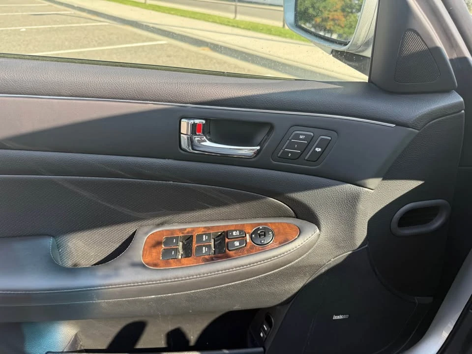 2011 Hyundai Genesis - Image 12 of 16