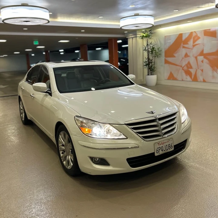 2011 Hyundai Genesis - Image 2 of 11