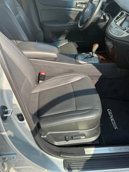 2011 Hyundai Genesis - Image 6 of 16