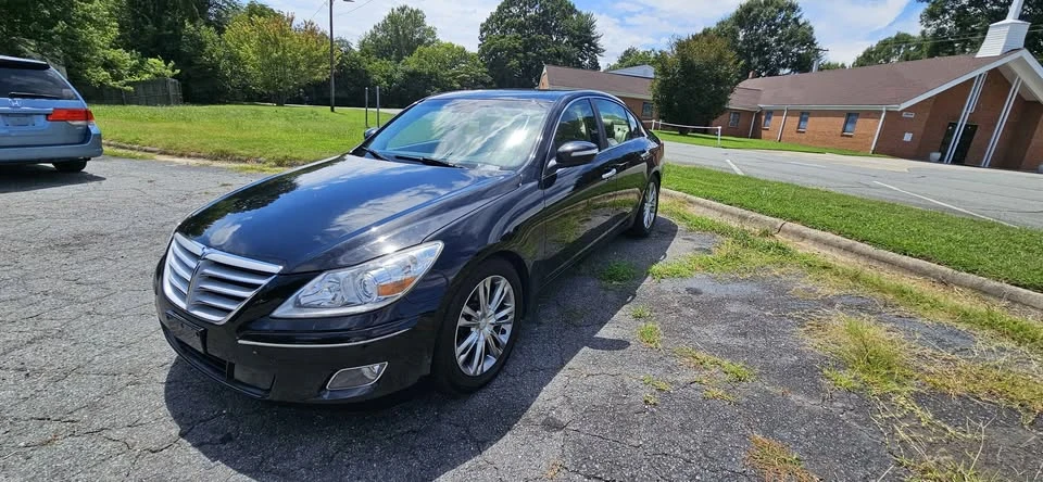 2011 Hyundai Genesis - Image 2 of 8