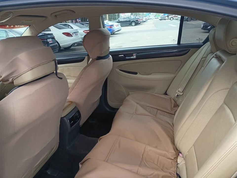 2011 Hyundai Genesis - Image 6 of 7
