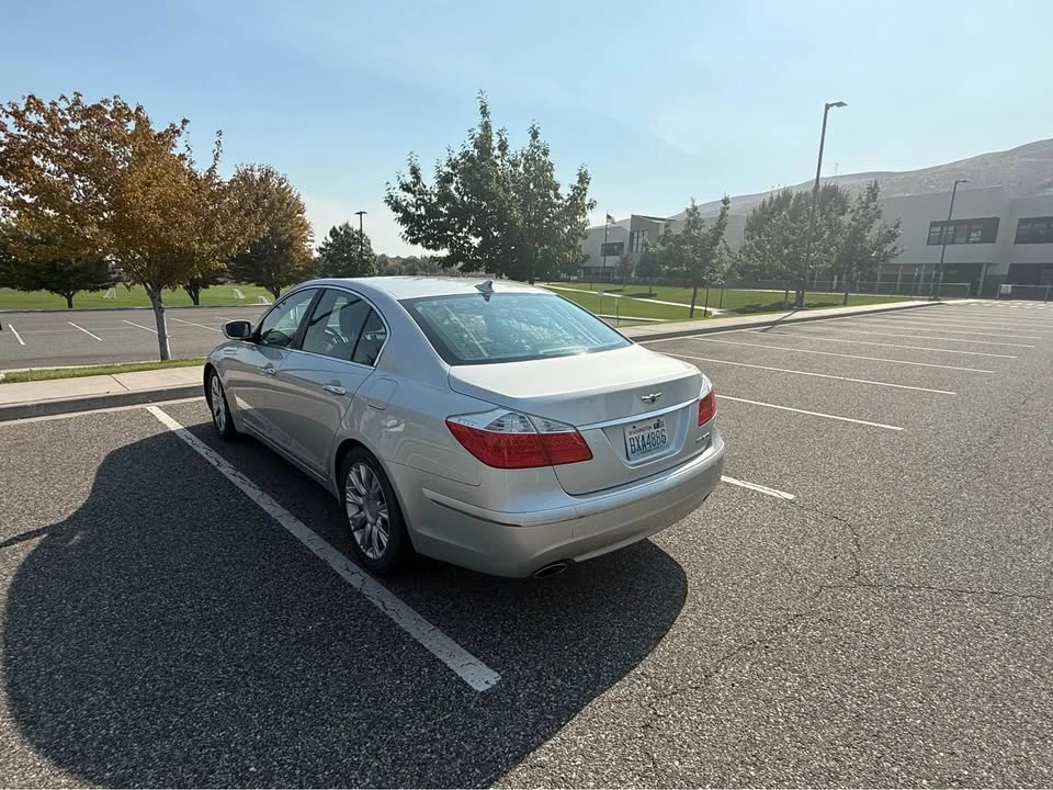 2011 Hyundai Genesis - Image 5 of 16