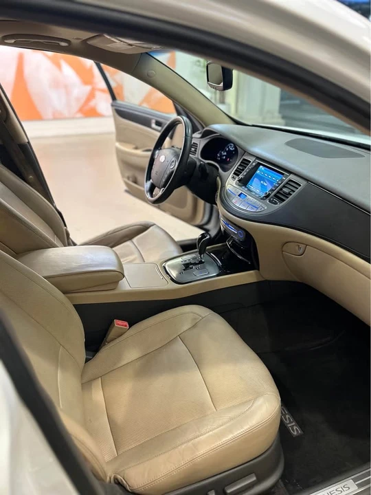 2011 Hyundai Genesis - Image 6 of 11