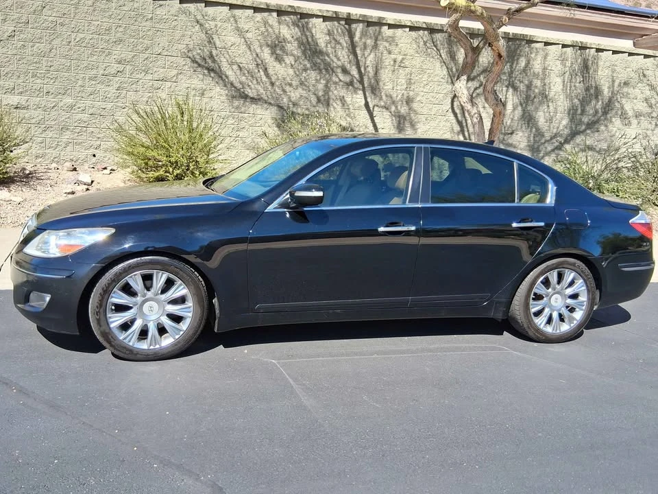2011 Hyundai Genesis - Image 2 of 11