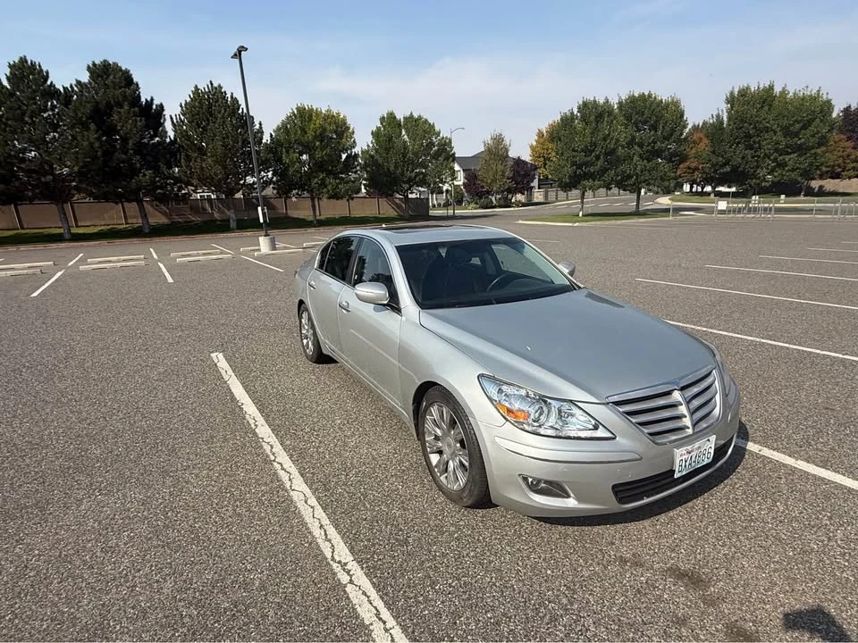 2011 Hyundai Genesis - Image 2 of 16
