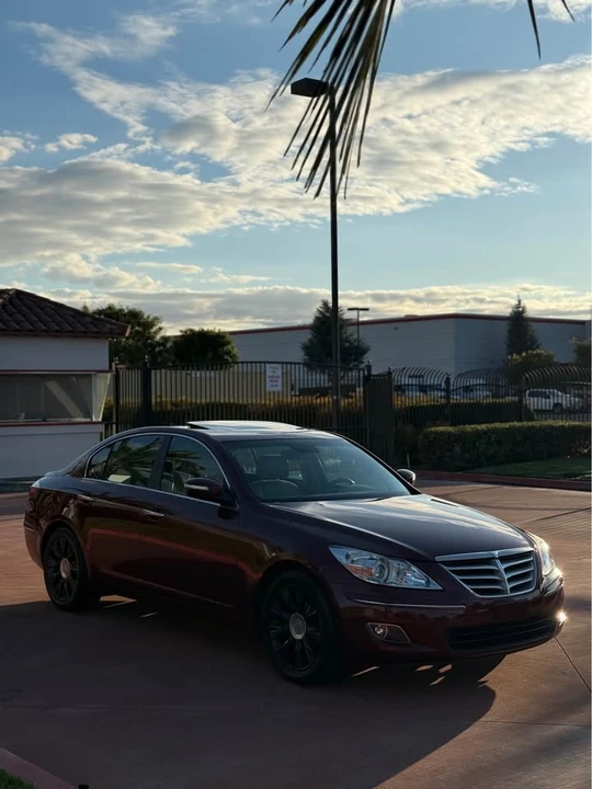 2011 Hyundai Genesis - Image 2 of 12