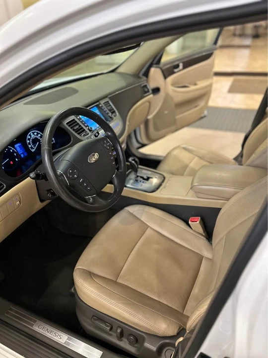 2011 Hyundai Genesis - Image 5 of 11