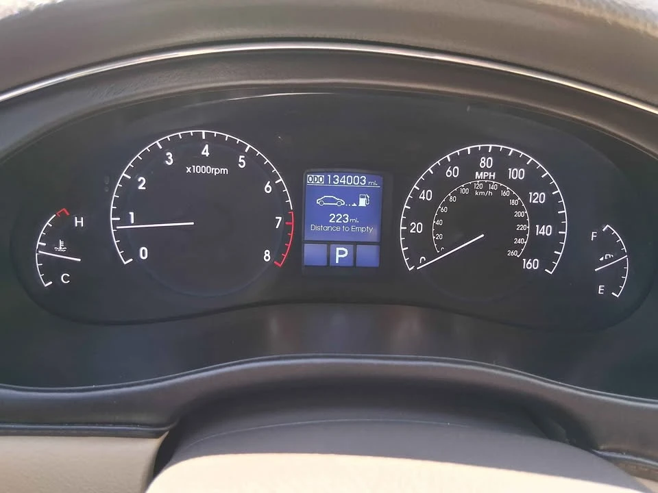 2011 Hyundai Genesis - Image 8 of 11
