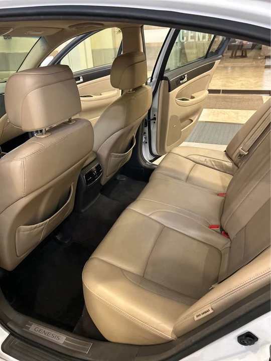 2011 Hyundai Genesis - Image 7 of 11