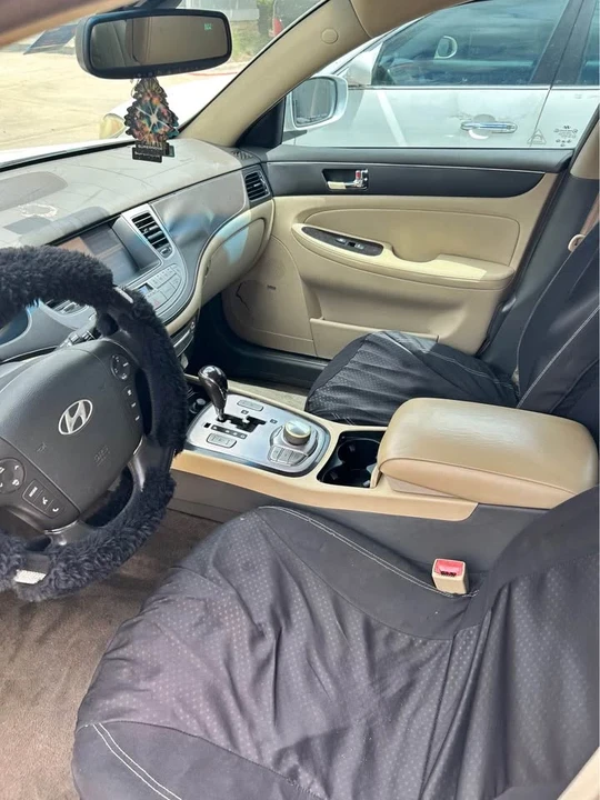 2011 Hyundai Genesis - Image 10 of 20