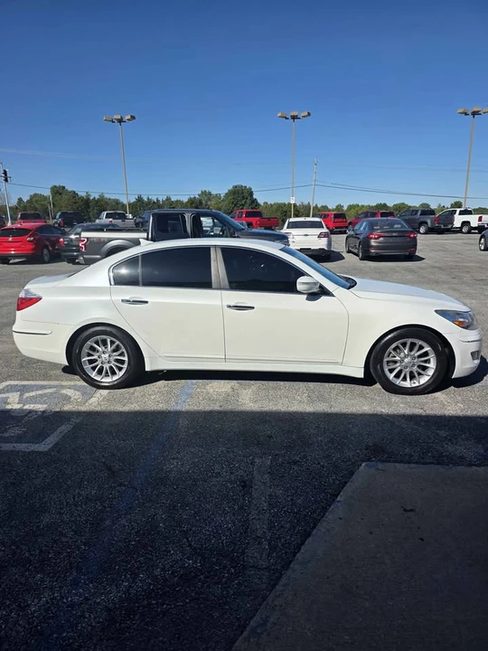 2011 Hyundai Genesis - Image 2 of 9