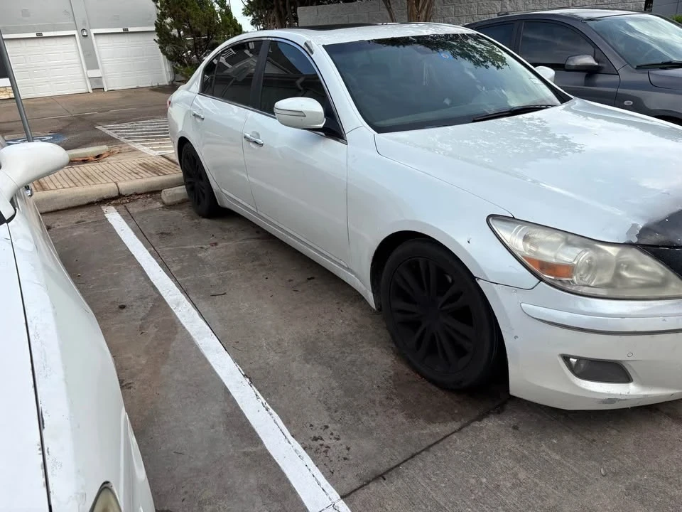 2011 Hyundai Genesis - Image 14 of 20