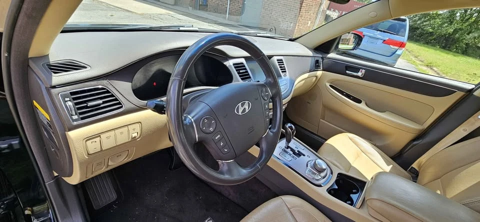 2011 Hyundai Genesis - Image 5 of 8