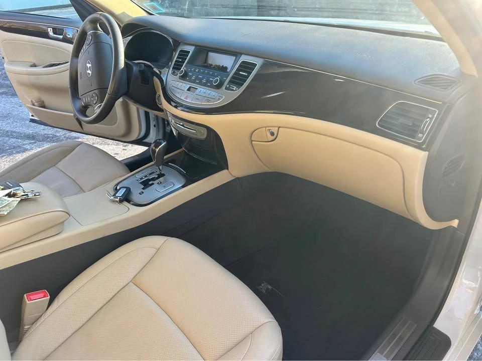 2011 Hyundai Genesis - Image 6 of 9