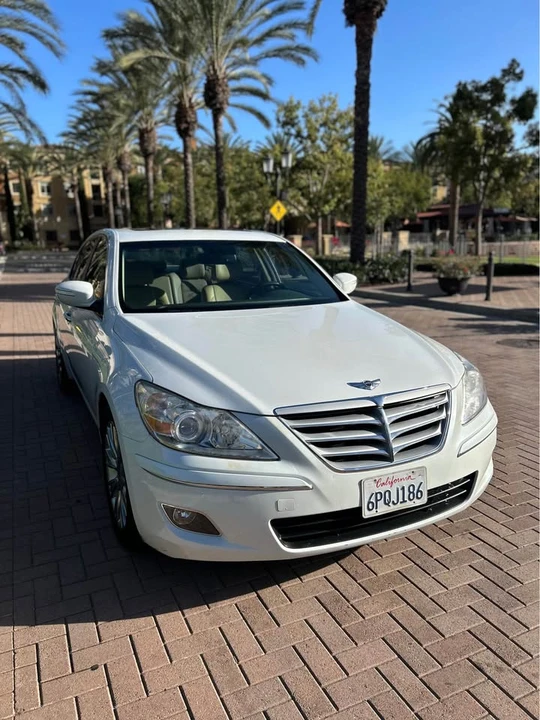 2011 Hyundai Genesis - Image 14 of 14