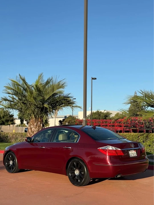 2011 Hyundai Genesis - Image 5 of 12