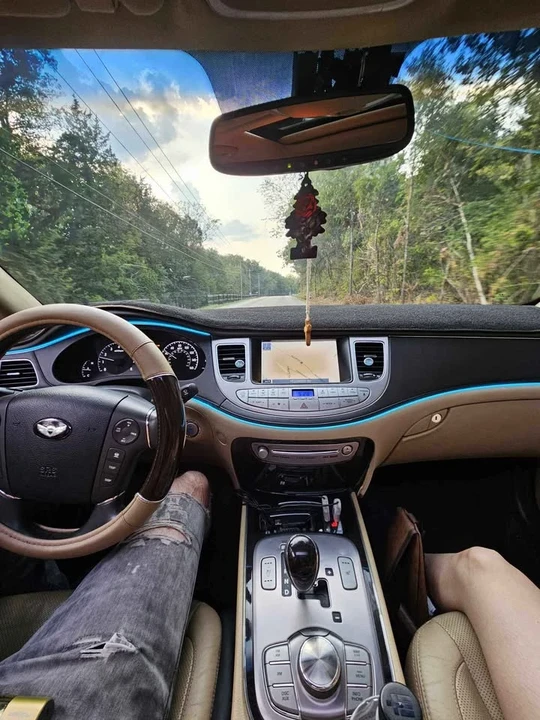 2011 Hyundai Genesis - Image 6 of 8
