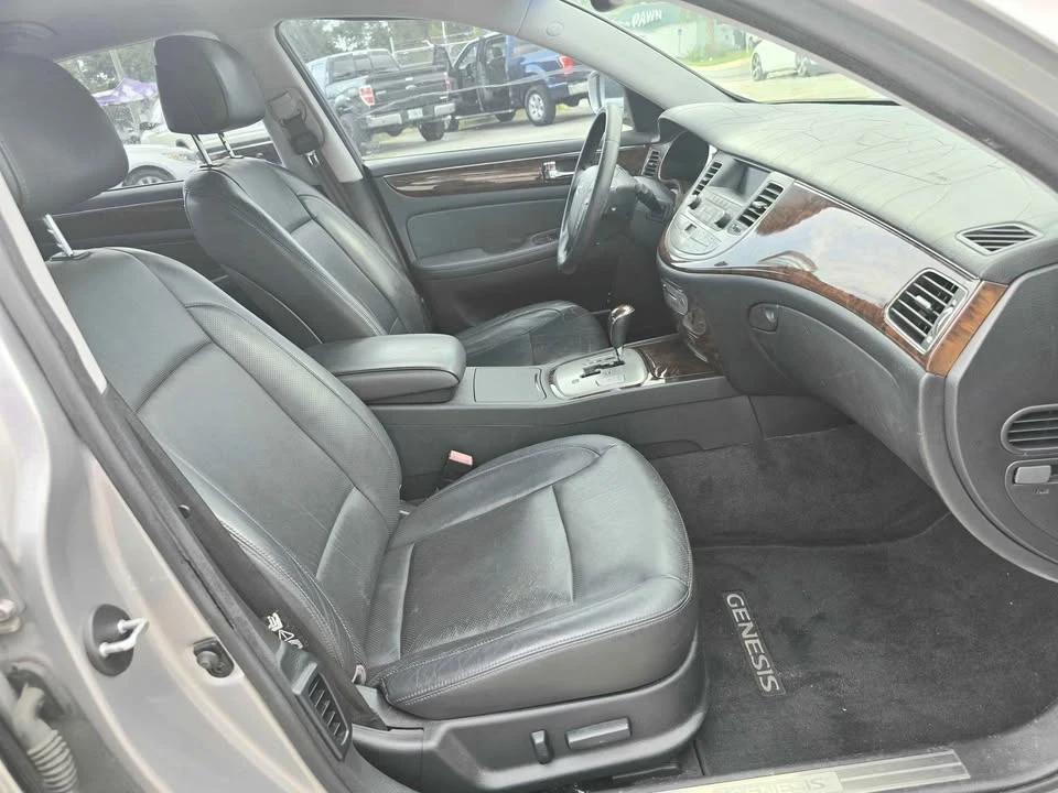 2011 Hyundai Genesis - Image 16 of 20