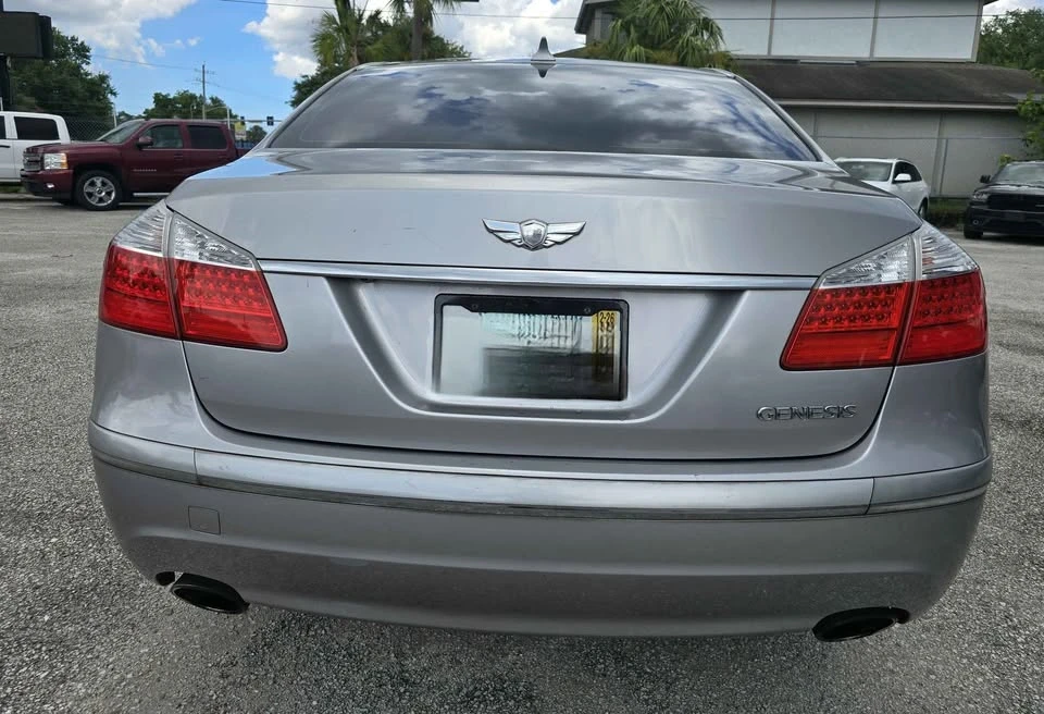 2011 Hyundai Genesis - Image 7 of 20