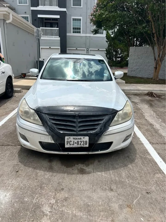 2011 Hyundai Genesis - Image 2 of 20