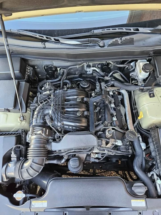 2011 Hyundai Genesis - Image 5 of 8