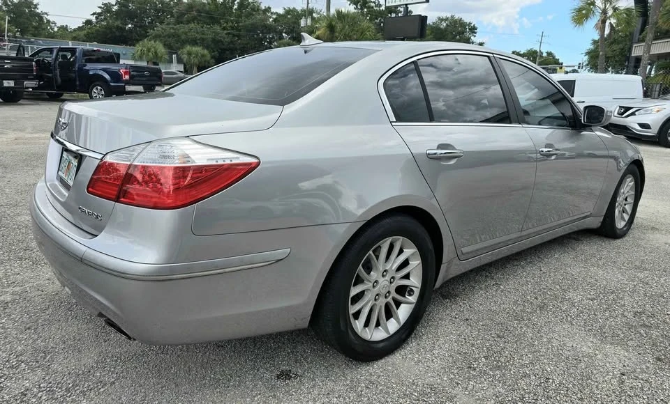 2011 Hyundai Genesis - Image 8 of 20
