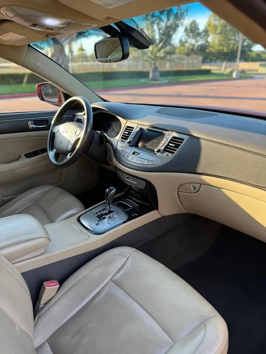 2011 Hyundai Genesis - Image 10 of 12