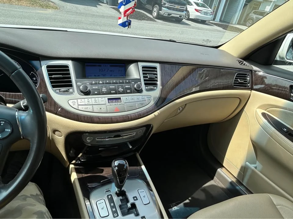2011 Hyundai Genesis - Image 2 of 9