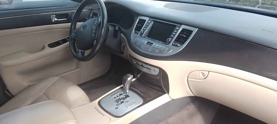 2011 Hyundai Genesis - Image 5 of 6