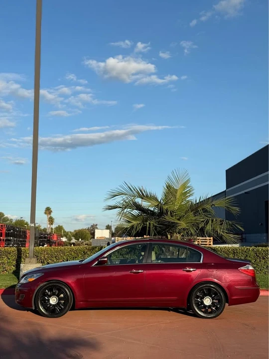 2011 Hyundai Genesis - Image 6 of 12